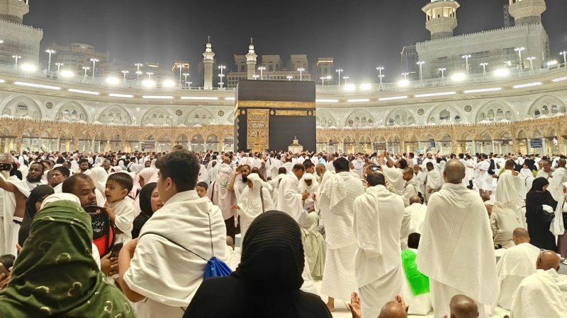 Performing Hajj and Umrah With Elderly Parents or Family Members