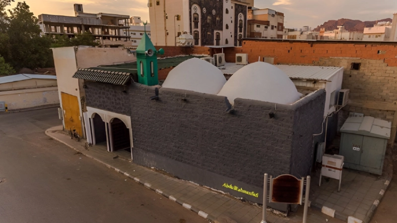 Masjid Shaikhain Madinah: History, Uhud Connection and Visitor Guide