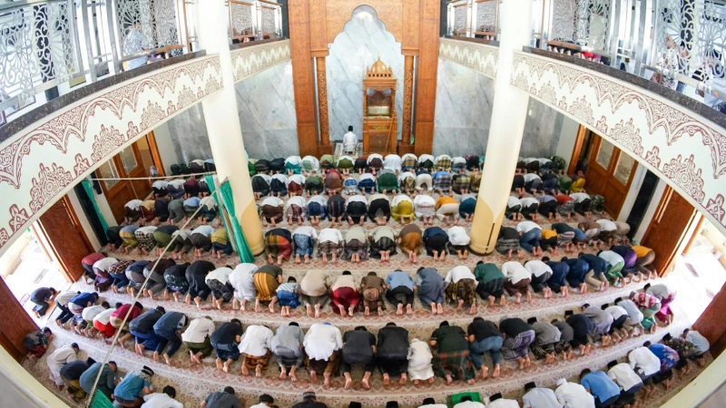 Cheap Umrah Packages from Bangladesh | Affordable Umrah Deals 2025